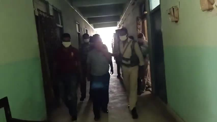 गढ़वा: जिला समाहरणालय में भवन निर्माण विभाग के कार्यपालक अभियंता ₹5 हजार का घूस लेते हुए गिरफ्तार #घूस #गिरफ्तार
