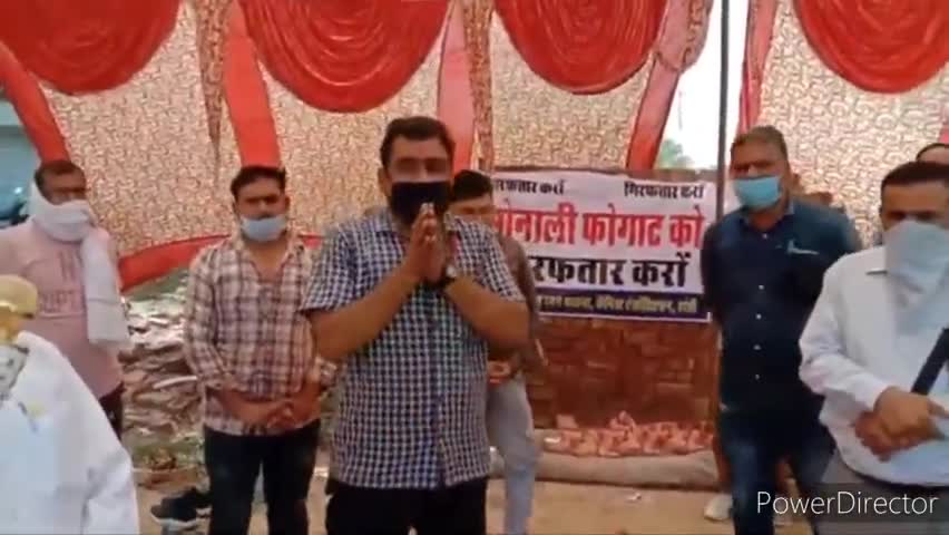 हांसी: हांसी के लघु सचिवालय के सामने सोनाली फोगाट की गिरफ्तारी की मांग को लेकर केमिस्ट एसोसीएशन ने शुरू किया धरना #सोनाली_फोगाट