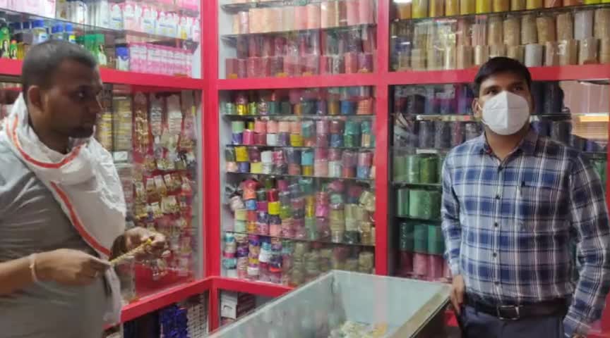 लालगंज: लॉकडाउन का उल्लंघन करने पर एसडीएम और सीओ ने लालगंज की कई दुकानों पर की कार्रवाई #अनलॉक1