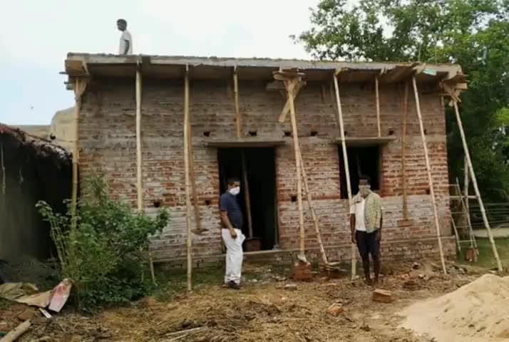 धुरकी: पीएम आवास योजना के प्रखंड समन्वयक ने योजना का स्थल निरीक्षण कर समय से आवास पुर्ण करने के दिए निर्देश #पीएम_आवास_योजना