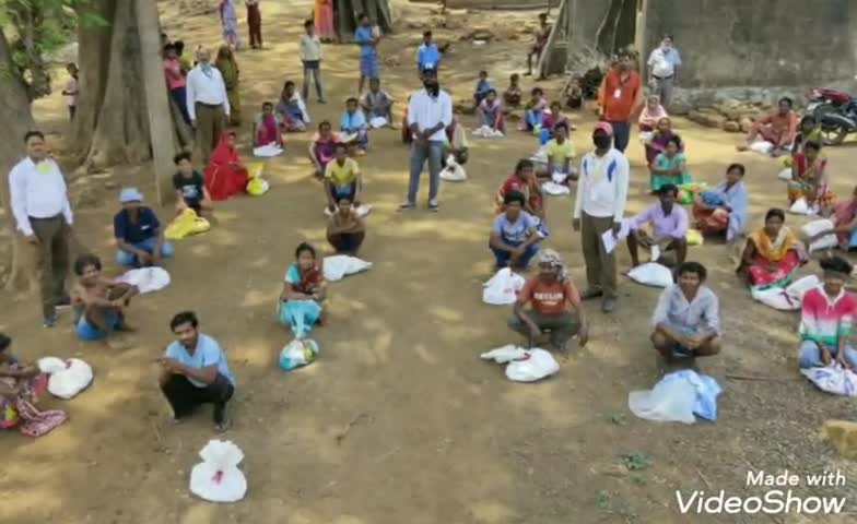 ओरमांझी: सिकिदिरी कुच्चू पंचायत के डिमरा गांव में अथवारनी ग्लोबल फाउंडेशन ने 100 गरीब परिवारों में बांटा राशन #राहत_सामग्री
