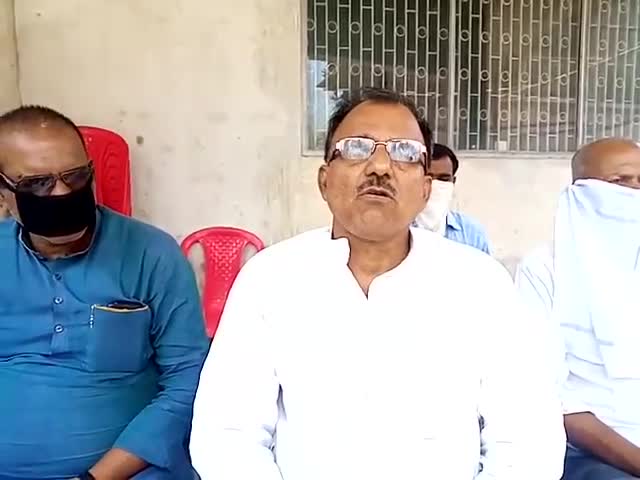 #मजदुर अधिकार दिवस के बारे में जिलाध्यक्ष बोलते हुए।