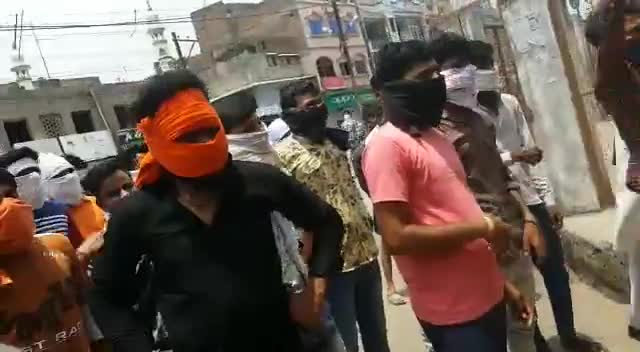 ग्वालियर गिर्द: #mpboard कक्षा बारहवीं के छात्रों ने कोरोना के बढ़ते मामलों को देखकर परीक्षाओं की तिथि आगे बढ़ाने और निरस्त करने की बात.