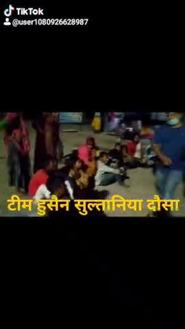 दौसा: एनएसयूआई के राष्ट्रीय सचिव #हुसैन सुल्तानिया जी के निर्देशानुसार  गरीब मजदूर लोगों को खाना वितरित करते हुए टीम एनएसयूआई