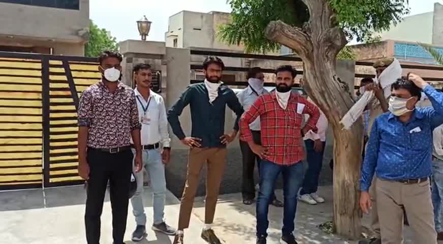 आज नगर परिषद चूरू की टीम  ने वार्ड नं 18 में अतिक्रमण हटाया #नगरपरिषद﻿#payalsaini.inc