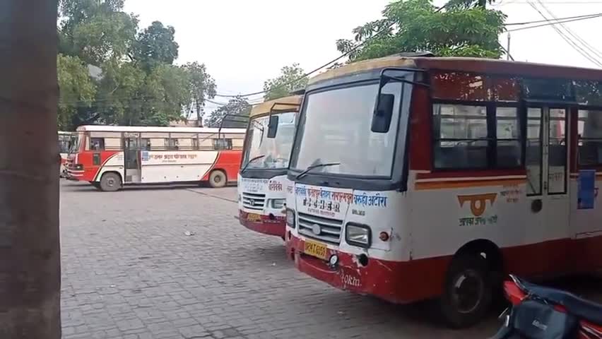 नवाबगंज: ज़िले में अनलॉक-1 होने के बाद बस स्टॉप पर सन्नाटा, सवारियां न आने से परिवहन निगम को हो रहा नुकसान #परिवहन_विभाग