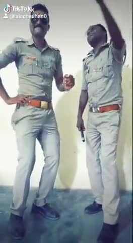 गोला: #golagokarannath 
﻿#golabazar Gorakhpur me tik tok video maker par laine jari..