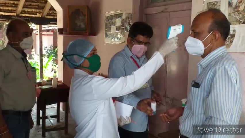 सिवनी: थर्मल स्क्रीनिंग के बाद डीईओ ने नगर के विभिन्न परीक्षा केंद्रों का किया निरीक्षण #डीईओ #परीक्षा