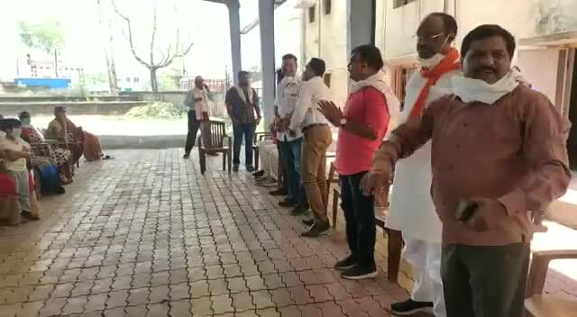 #आत्मनिर्भरभारत
 जिला भाजपा कार्यालय द्वारा आयोजित कार्यक्रम में हलवाई, चर्मकार भाईयों-बहनों  को जरूरत की सामग्री वितरित