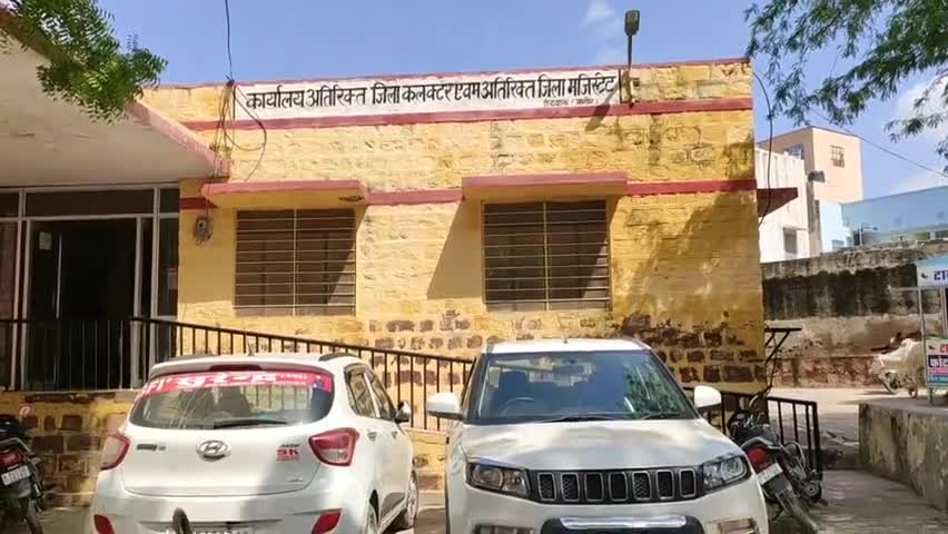 डीडवाना: डीडवाना में SFI ने महाविद्यालय की समस्याओं के समाधान की मांग को लेकर एडीएम को सीएम के नाम दिया ज्ञापन #एसएफआई #एडीएम