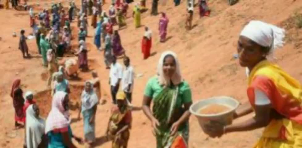मुहम्मदाबाद: सोनबरसा में मनरेगा योजना में जेसीबी से मिट्टी निकालने पर चालक के खिलाफ मुकदमा दर्ज करने का सीडीओ ने दिया आदेश #सीडीओ