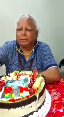 संपतचक: 73 वर्ष के हुए राजद प्रमुख लालू प्रसाद यादव
रिम्स में केक काट कर मनाया अपना जन्मदिन﻿
#राजद #लालूप्रसाद #तेजप्रताप ﻿