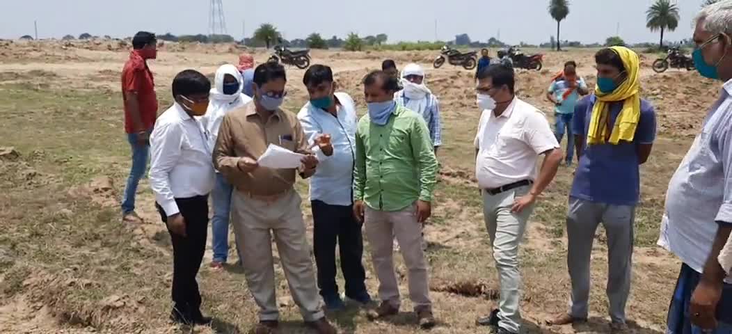 इटखोरी: करनी के चोरकारी गांव में आम बागवानी का निरीक्षण करने पहुंचे डीडीसी #ddc