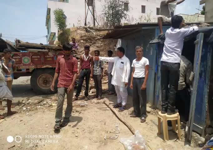 लसाडिया: लसाडिया में आयुर्वेदिक अस्पताल की जमीन से ग्राम पंचायत ने हटाया अवैध कब्जा #अवैध_कब्जा #अपराध