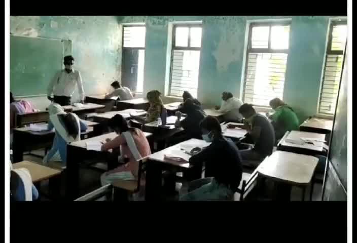 आयोजित हुई 12 वी की परीक्षाएं 

#satna #exam #coronainindia