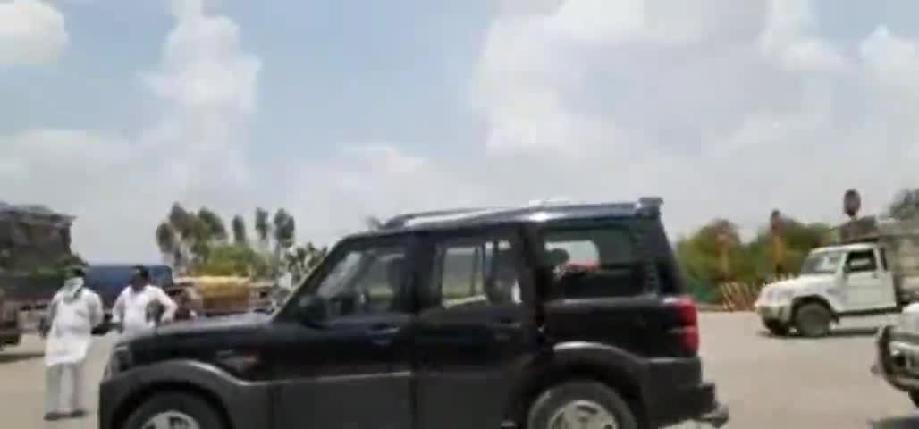 हंडिया: मिर्जापुर से प्रतापगढ़ जा रही सांसद अनुप्रिया पटेल का हंडिया टोल प्लाजा पर कार्यकर्ताओं ने किया जोरदार स्वागत #अपना_दल