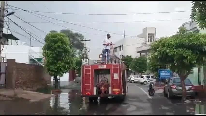 गंगानगर: जवाहर नगर सेक्टर-5 में कोरोना पाँजिटिव रोगी मिलने के बाद नगर परिषद द्वारा सेक्टर-5 को किया गया सैनिटाइज #सैनिटाइज
