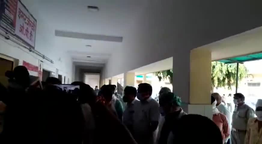 बरेली: स्वास्थ्य मंत्री अतुल गर्ग ने ज़िला अस्पताल का किया निरीक्षण, डॉक्टरों को दी हिदायत #स्वास्थ्य_मंत्री