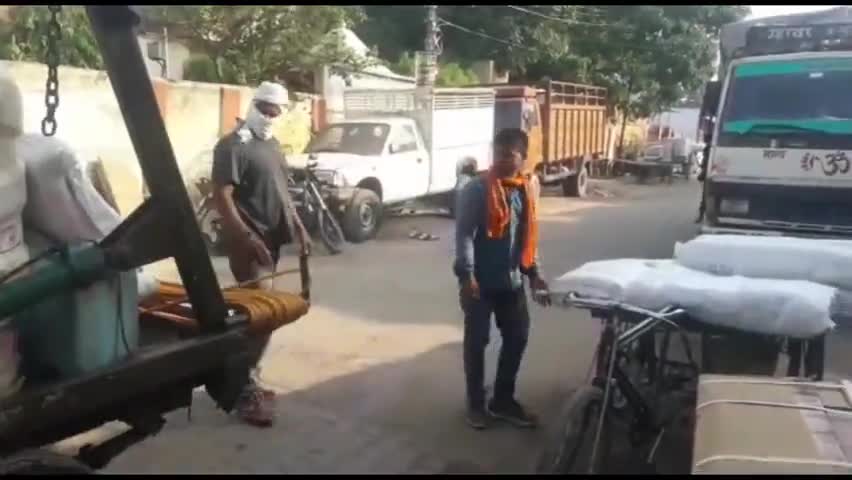 मिर्ज़ापुर: नगर के बाजीराव कटरा मोहल्ले से स्वच्छ भारत मिशन की टीम ने पकड़ी 10 बोरी प्रतिबंधित पॉलिथीन #पॉलिथीन