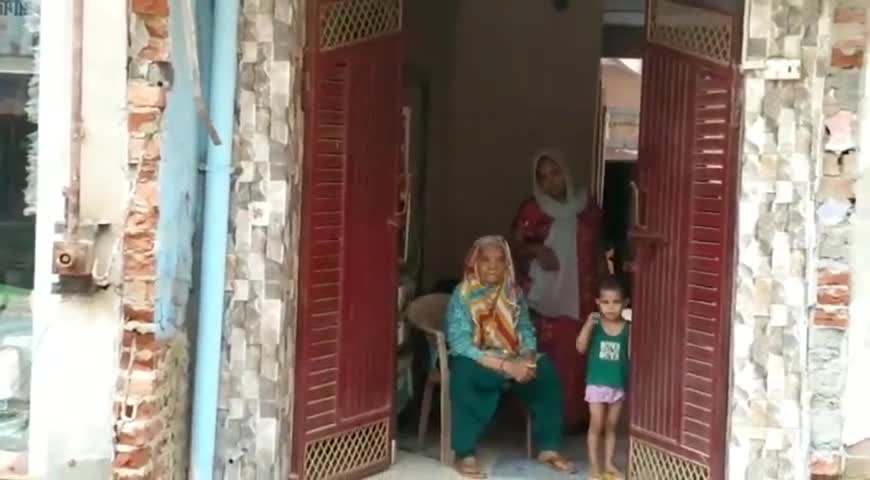 बुलंदशहर: नगर कोतवाली क्षेत्र में नगर पालिका टीम ने नाला निर्माण के चलते मकान में की तोड़फोड़, मकान मालिक ने बताई साजिश #तोड़फोड़