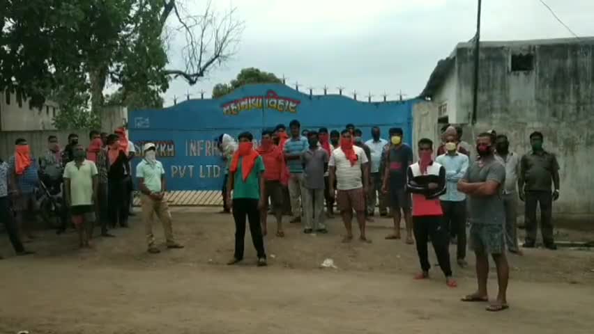 उदयपुर: ग्राम परसा स्थित कोल खनन कम्पनी सिएरा में बोनस भुगतान की मांग को लेकर हड़ताल पर हैं 350 वर्कर #वेतन