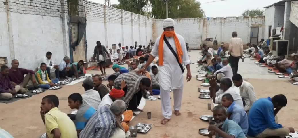सादुलशहर: बैहरामपुरा बोदला के बालाजी नवयुवक मंडल द्वारा हर प्रभु आश्रम पर लगाया गया लंगर #लंगर