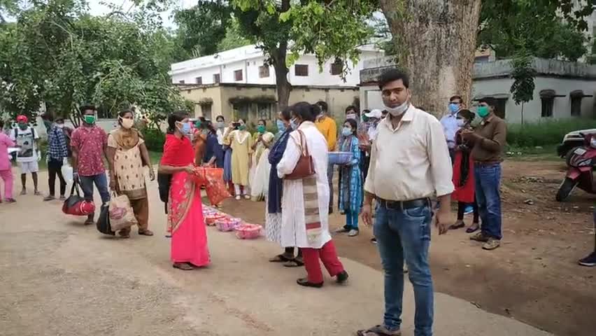 गुमला: कोरोना संक्रमण से ठीक हुए जिले के 20 मरीजों की हुई विदाई, 14 दिनों तक होम क्वॉरेंटाइन रहने की सलाह #क्वॉरेंटाइन #कोरोना