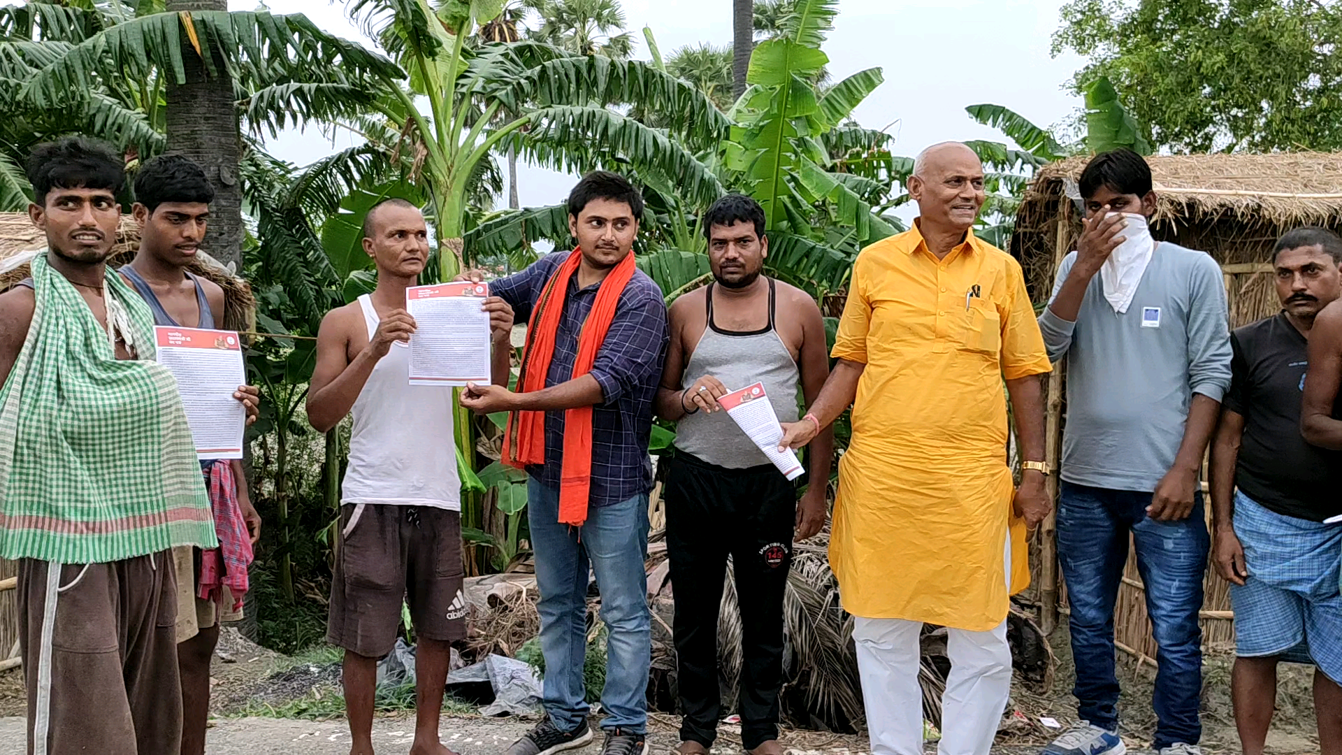 महनार: बीजेपी के पूर्व विधायक #बॉलीवुड  अच्युतानंद सिंह ने अपने 5 साल के कार्य के ब्यौरा दिया लोदीपुर फटिकवारा महनार#पत्र