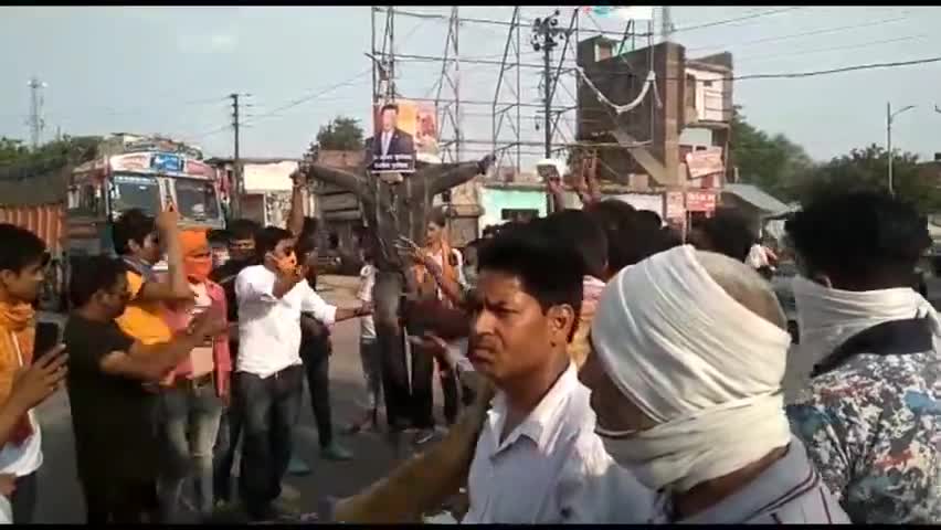 घाटमपुर: घाटमपुर के मुख्य चौराहे पर लोगों ने फूंका चीन का पुतला #भारत_चीन_झड़प