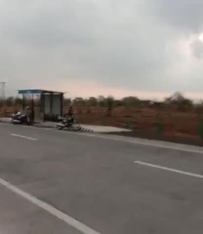राजगढ़: राजगढ़ क्षेत्र में मानसून का आगमन। तेज़ हवाओं के साथ हुई बूंदाबांदी। तूफान की आशंका। तूफान से बचते हुए लोग।#शरण ﻿#राजगढ़
