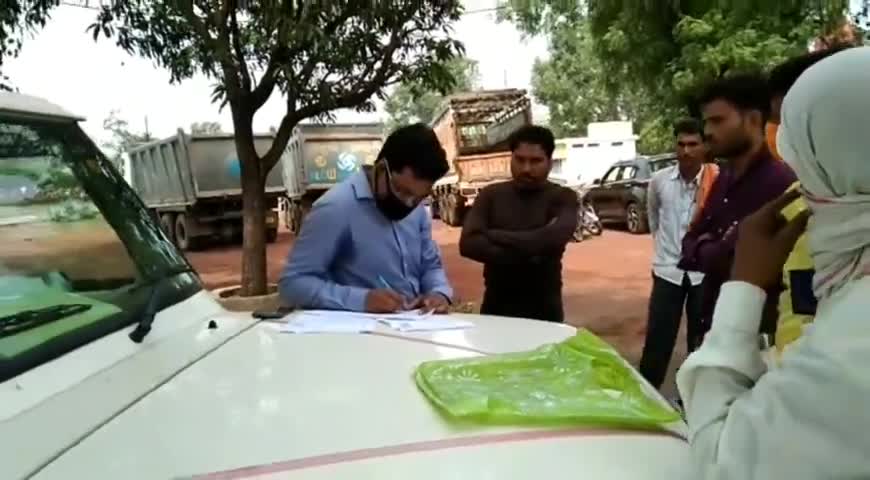 ईसागढ़: ईसागढ़ नायब तहसीलदार द्वारा रेत से भरे ओवरलोड ट्रक पर की गई कार्रवाई #अपराध #नायब_तहसीलदार