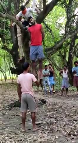 जयनगर: #पेड़ से लटके शव देख लोगो मे दहशत ,पुलिस शव को कराया पोस्टमार्टम ,जांच शुरू  ।जांच शुरू