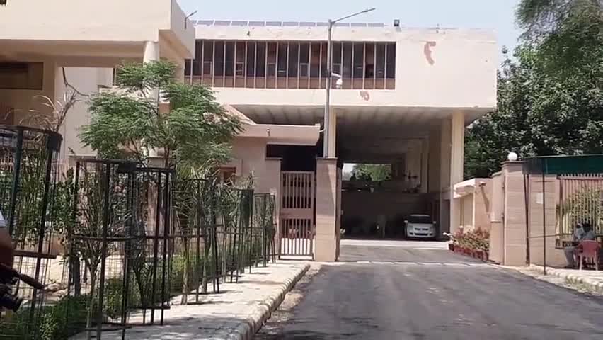 हिसार: हिसार मार्केट सचिव से मारपीट के मामले में सोनाली फोगाट को गिरफ्तार कर किया गया कोर्ट में पेश, मिली बेल #सोनाली_फोगाट