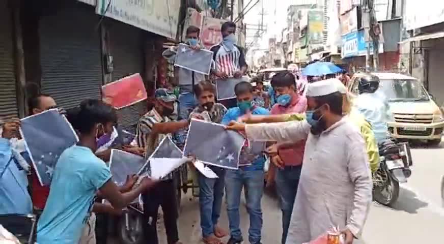 बरेली: समाज सेवा मंच ने कुतुब खाने पर जलाए चीन के झंडे, लगाए चीन मुर्दाबाद के नारे #भारत_चीन_झड़प