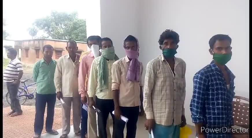 मेहरमा: मेहरमा प्रखंड कार्यालय में प्रवासी मजदूरों का श्रम विभाग में कराया जा रहा है निबंधन #प्रवासी_मजदूर #श्रम_विभाग