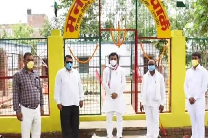 इटवा: शिक्षा मंत्री ने मैनभरिया में निर्मित मनरेगा हर्बल पार्क का किया उद्घाटन #शिक्षा_मंत्री