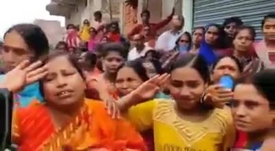 समेली: बिहार के बिहटा के शहीद #सुनील_कुमार की #पत्नी और बेटी ने जब वीर को रोते हुए किया सैल्युट, सभी की आंखें हुईं नम. इस दृश्य