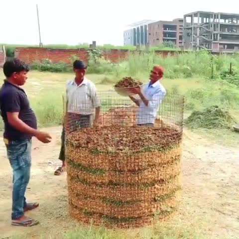 प्रतापगढ़: #किरणजैविकखाद को पौधे की सामग्री, #गोबर, और #पानी के उपयोग से बनाया जाता है।
#राष्ट्रीयकिसानविकासमहासंघ
#skmfindia