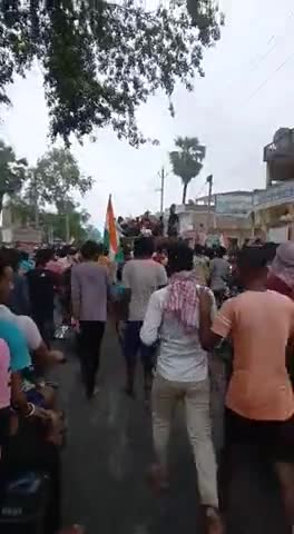 तूने सींचा है अपने लहू से वतन की मिट्टी को 
वीरों की इस मिट्टी पर हम अभिमान करते हैं।

जय हिंद जय भारत 🇮🇳
#Vj