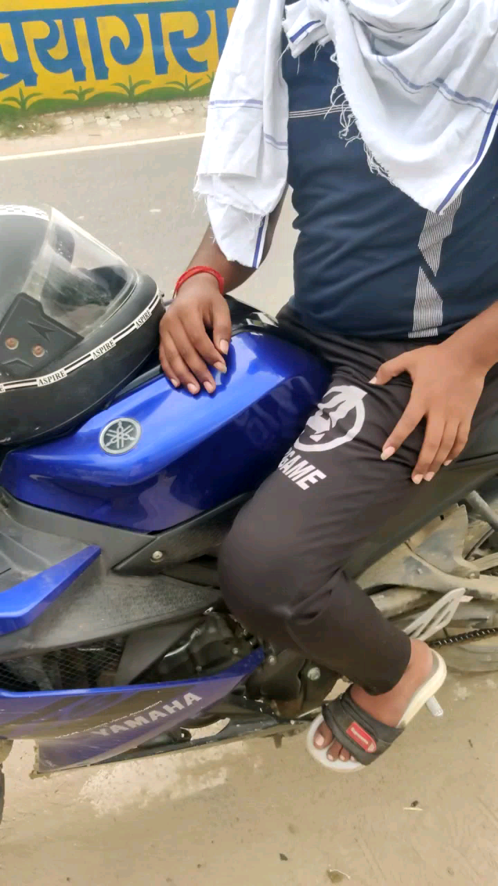प्रयागराज: #police #gundagardi #jabrjasti helmet utarwa kr challan kat diya#gandi gandi galiyo praog kiya gay   ﻿@﻿policeheadoffice