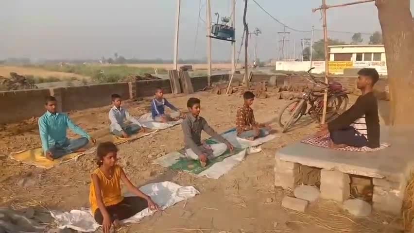 ज़मानिया: भदौरा में योग गुरू हरेंद्र कुमार ने 6वें अंतर्राष्ट्रीय योग दिवस के मौके पर भाइयों बहनों के साथ किया योग #विश्व_योग_दिवस