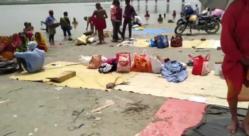 धनघटा: बिड़हर घाट पर हजारों की संख्या में श्रद्धालुओं ने सूर्यग्रहण और अषाढ़ी अमावस्या पर किया स्नान-दान #सूर्य_ग्रहण