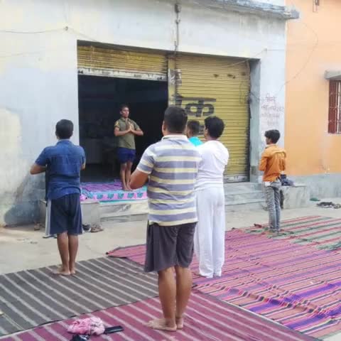 बरहेट: प्रखंड के बाज़ार व सनमनी गांव में विश्व योग दिवस के अवसर पर योगाभ्यास के लिए शिविर का किया गया आयोजन #विश्व_योग_दिवस