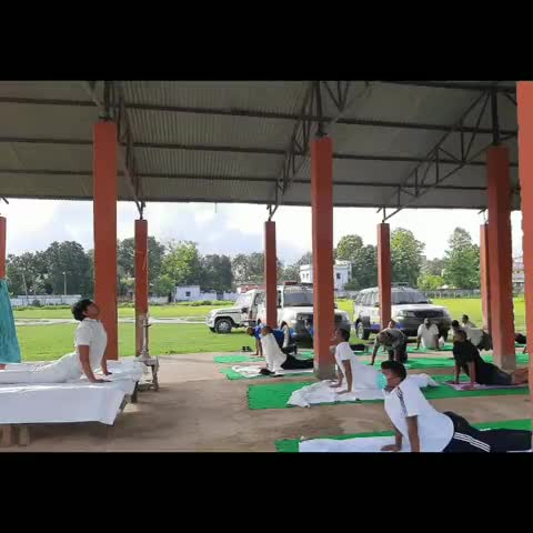 साहिबगंज: पुलिस लाइन स्थित मैदान में मनाया गया विश्व योग दिवस, एसपी ने पुलिस पदाधिकारियों के साथ किया योगा #विश्व_योग_दिवस