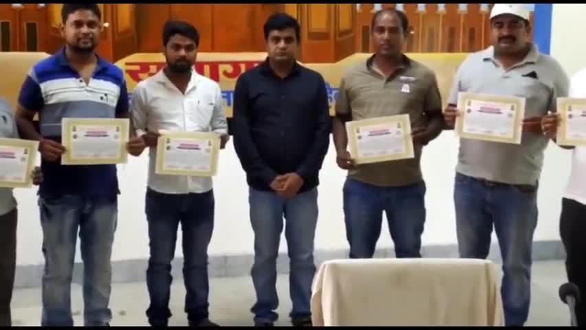 तालझारी: प्रखंड मुख्यालय स्थित सभागार में कोरोना वॉरियर्स पत्रकारों को तालझारी बीडीओ ने किया सम्मानित #कोरोना_वॉरियर्स