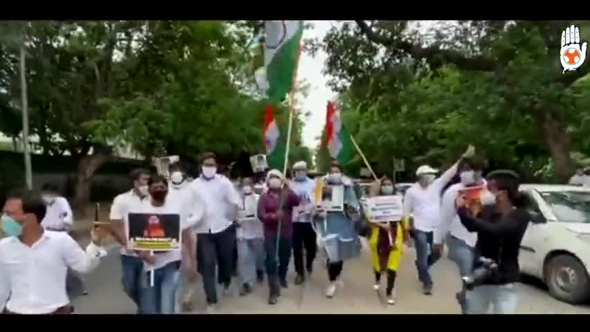 वो वीर थे जिन्होंने भारत माता 
के खातिर प्राणों की आहुति दी | 

﻿#SurenderModi