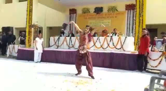सुवागतम डांस बाई कोरियोग्राफर अंशू चौधरी
#Dance #anshuChaudhary #india #public