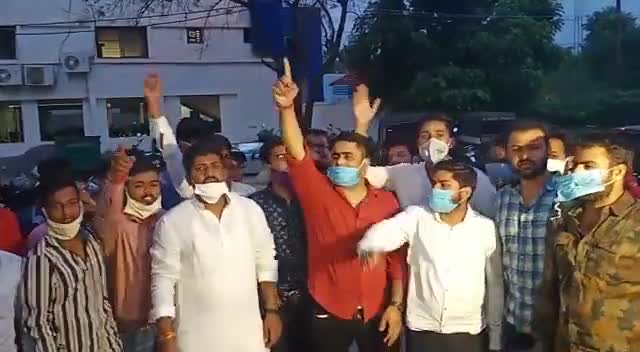रायपुर: आज हमने राजकीय चिन्ह का अपमान करने वाले विधायक अजय चंद्राकर के खिलाफ रइपुर में FIR दर्ज करवाई हैं
#NSUICG #AkashSharma