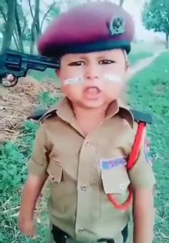 देश के ग़द्दारों के लिए नन्हे सिपाही का संदेश। 
 हमारे देश में ऐसे #जज्बे और #जुनून वाले बच्चे को सलाम :- #रंजीत बाँका !
