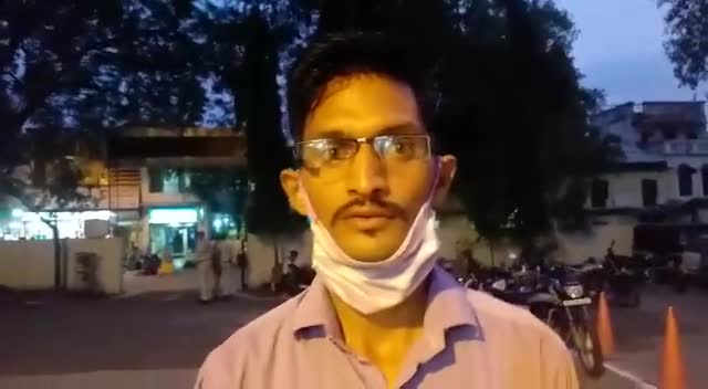 देवास: शुक्रवारिया स्थित लालगेट कॉर्नर पर स्तिथ मिल्क कार्नर के पास ICICI Bank ATM से निकल रहें है 500 के नकली नोट
#lokjungnews